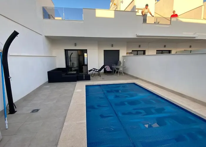 New Villa, 2 Bedrooms Private Heated Pool Sleeps Up To 6